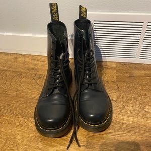 DR MARTENS Original leather